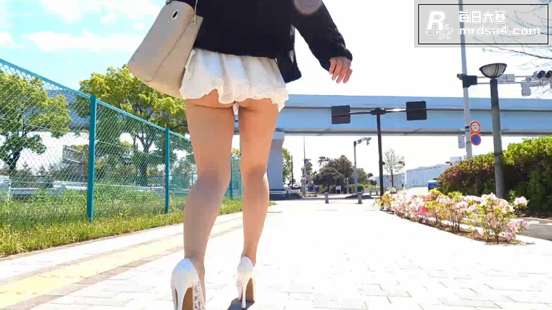 假装偷拍系列 顶级女相关图片1
