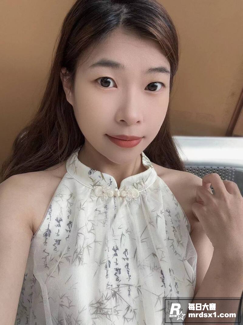 广东职校反差学生妹 相关图片5