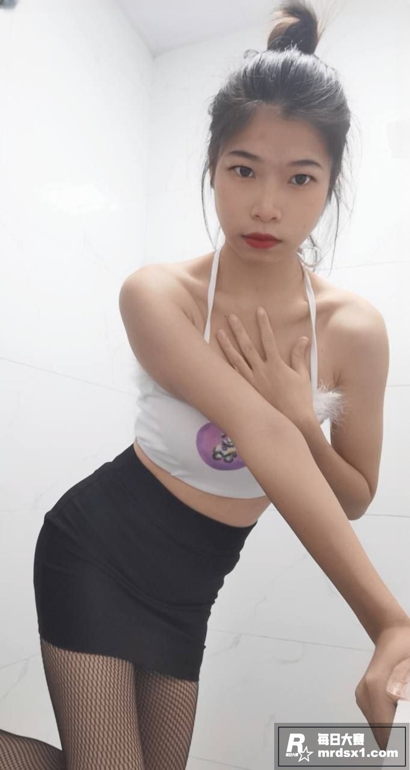 广东职校反差学生妹 相关图片9