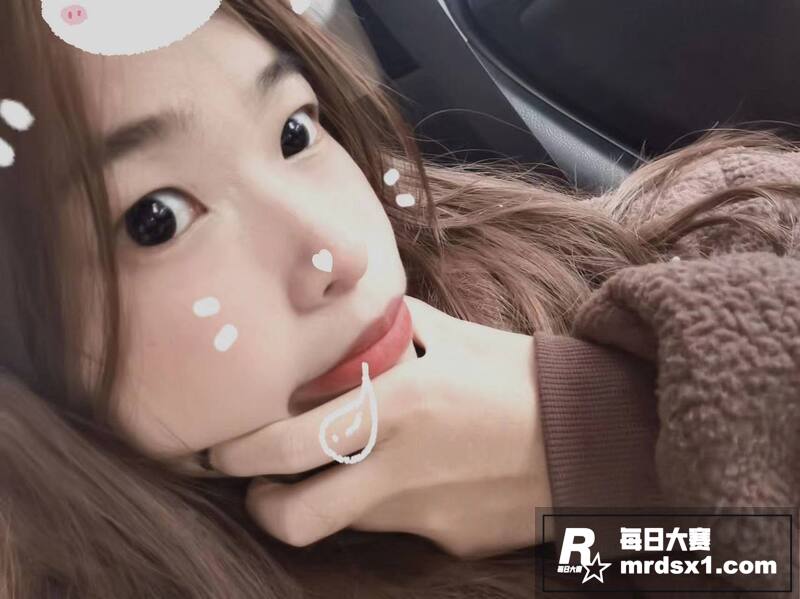 广东职校反差学生妹 相关图片12