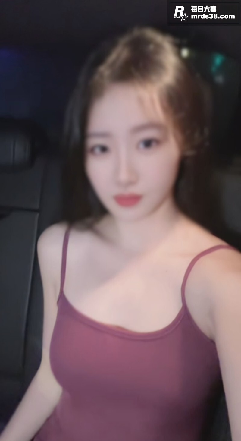 推特播音系极品反差婊相关图片1