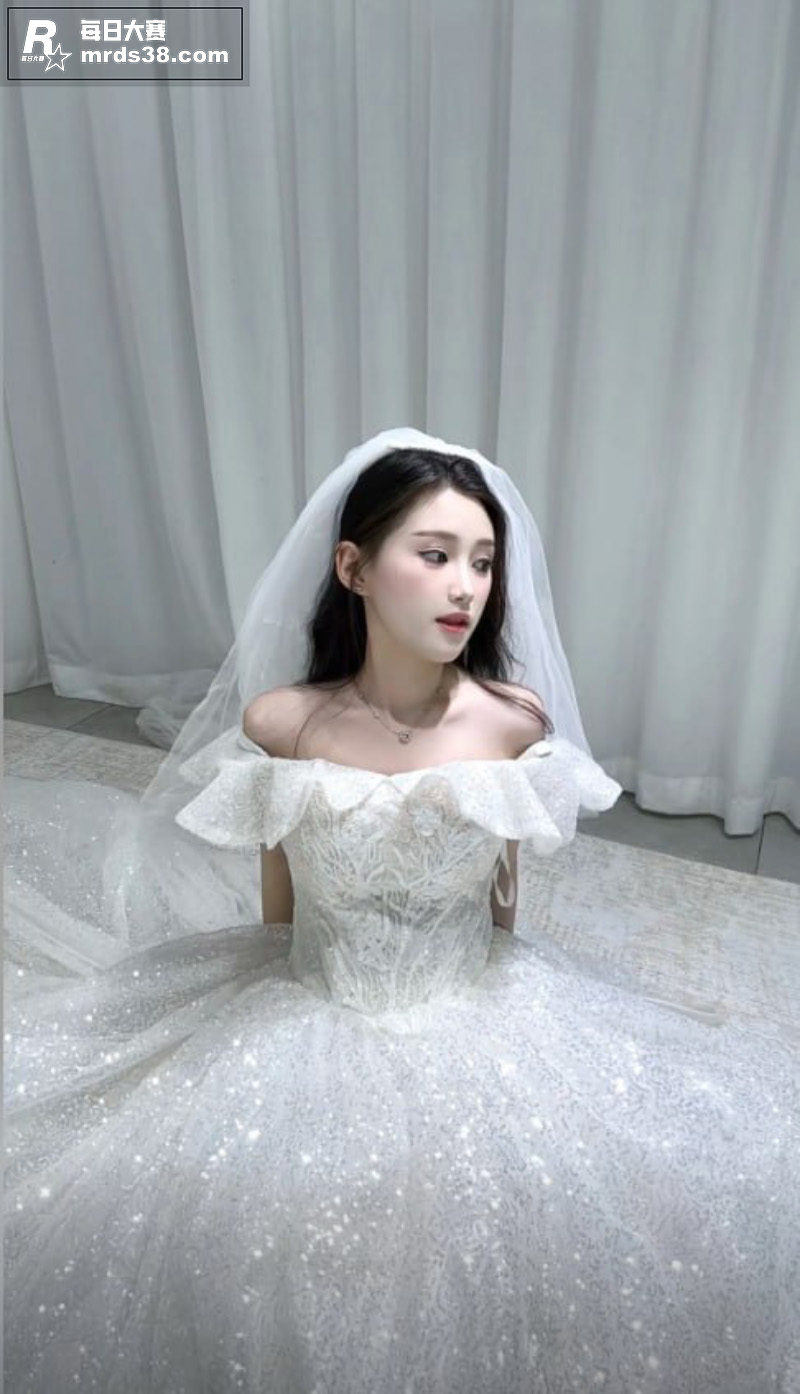 抖音前保时捷店面女主相关图片4
