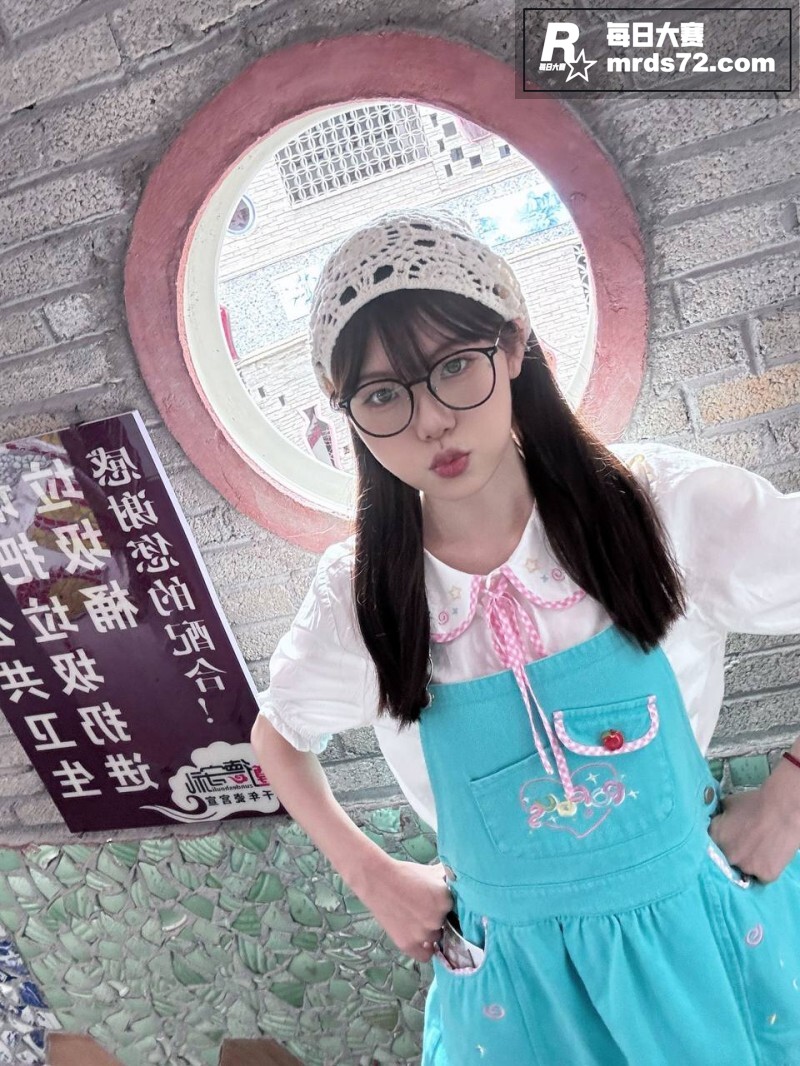 上海高颜值嫩妹 黄叶相关图片3