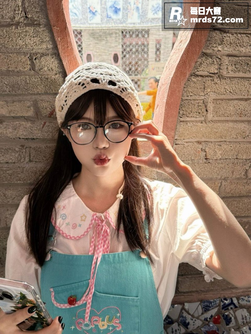 上海高颜值嫩妹 黄叶相关图片5