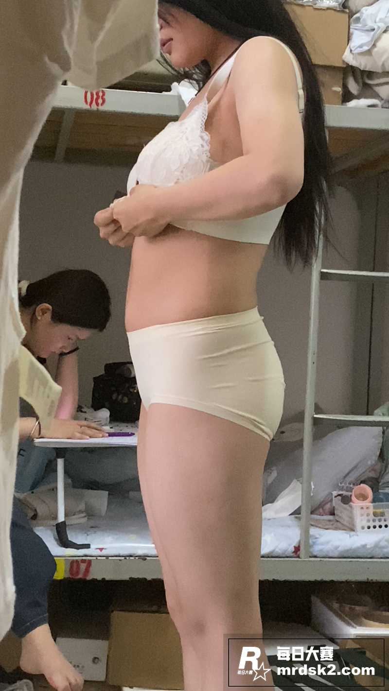 河北某大学女生宿舍被相关图片1