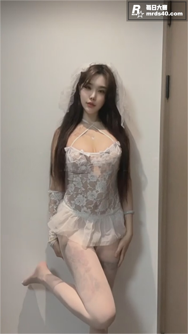 推特超高颜值巨乳模特相关图片11
