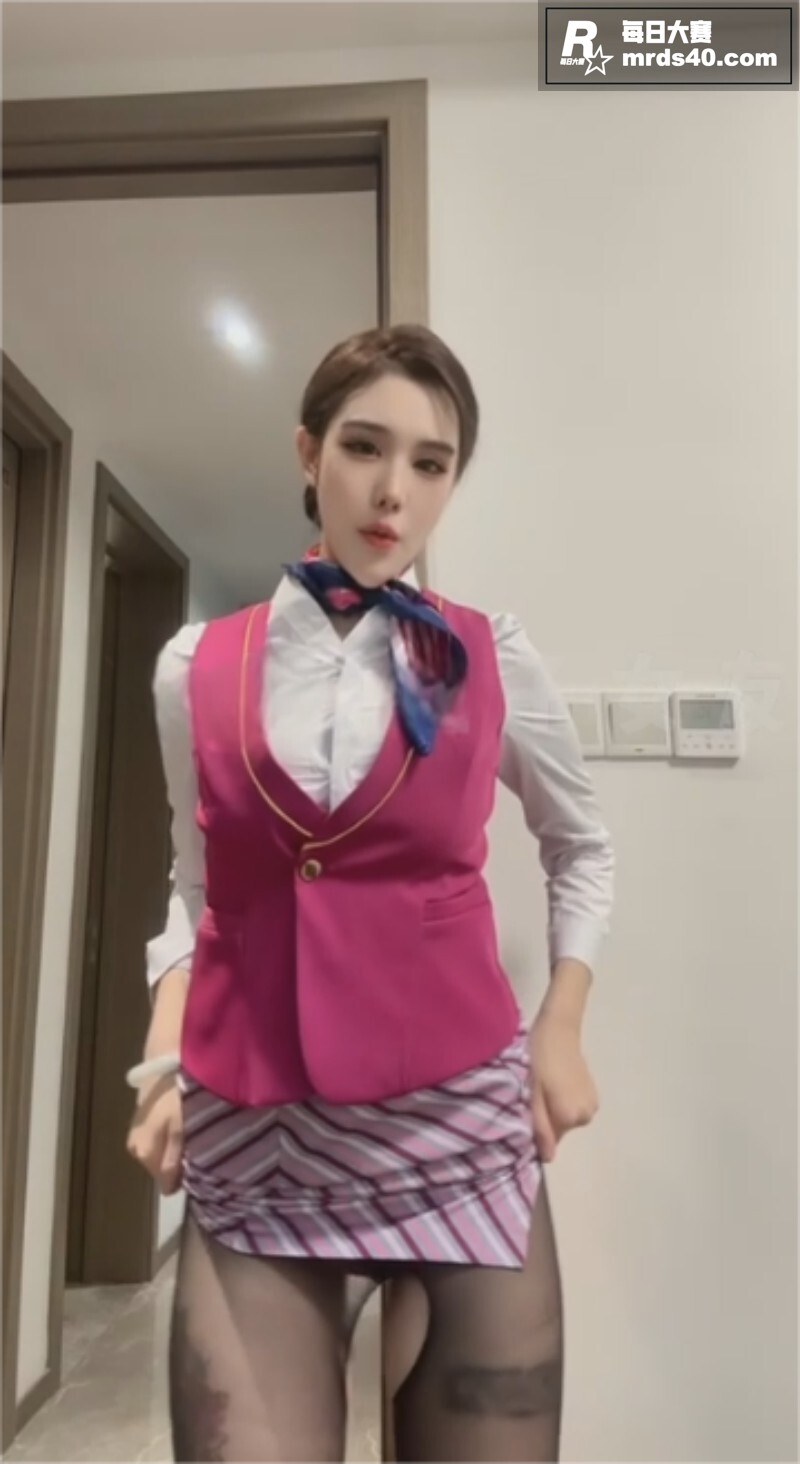 推特超高颜值巨乳模特相关图片12
