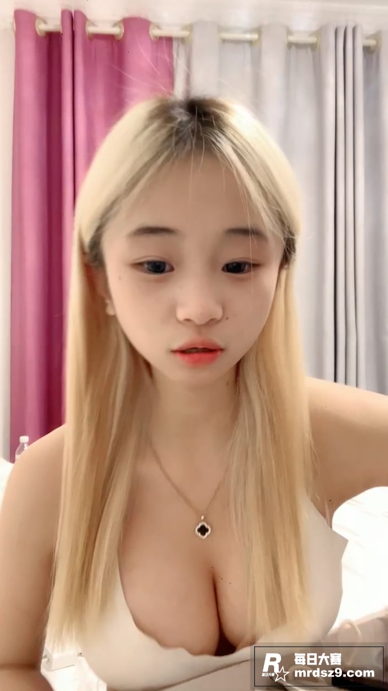 极品童颜巨乳少女 小相关图片1