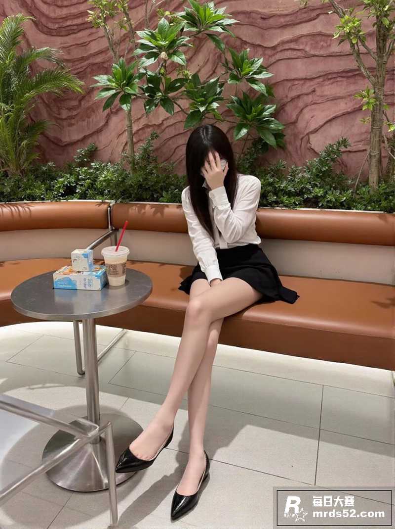 高颜值极品女大 王雪相关图片1