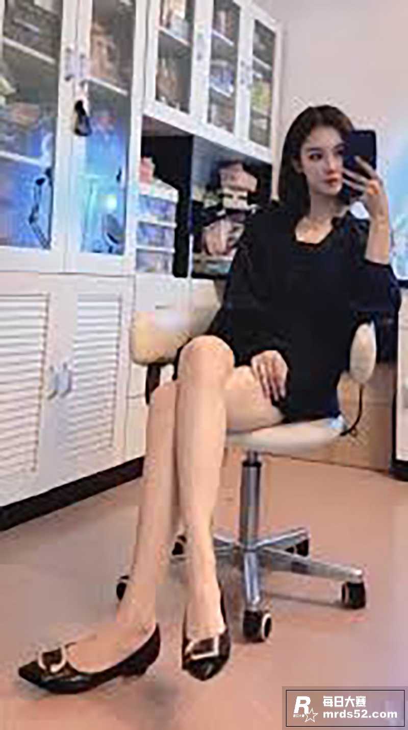 高颜值极品女大 王雪相关图片2