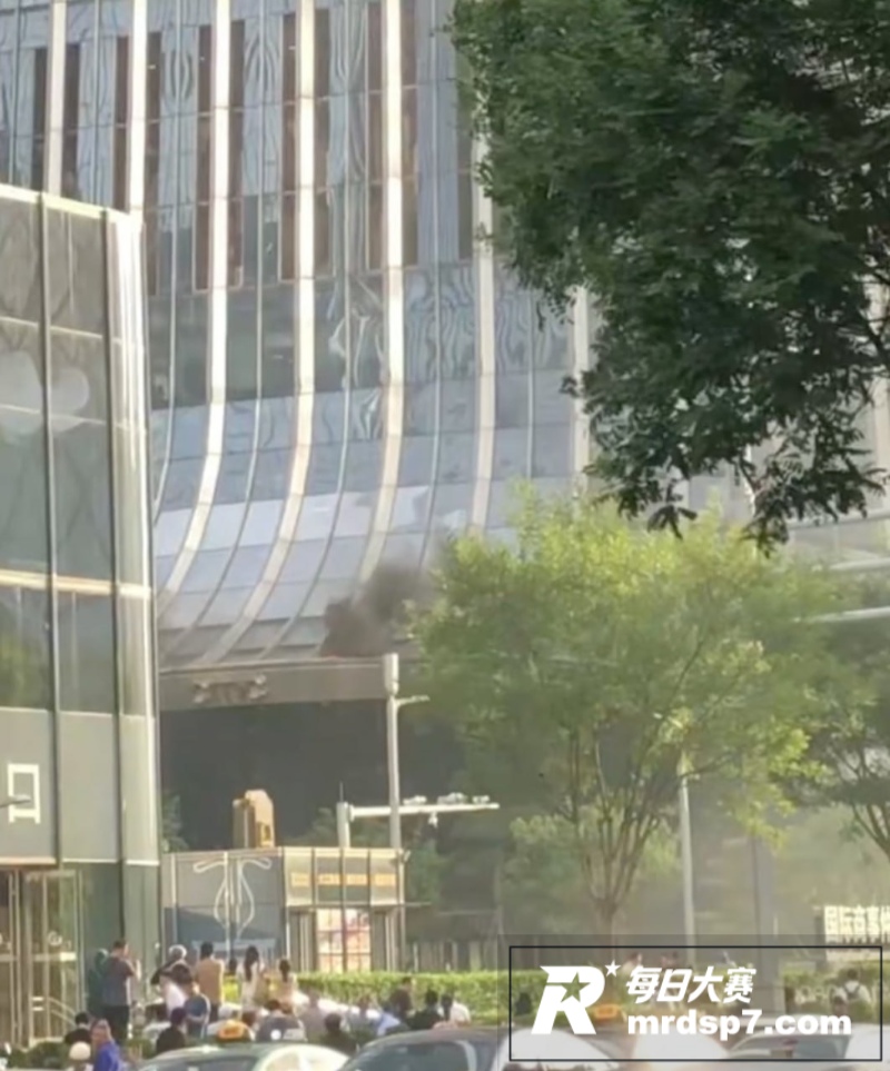 北京中信大厦疑遭小型相关图片4