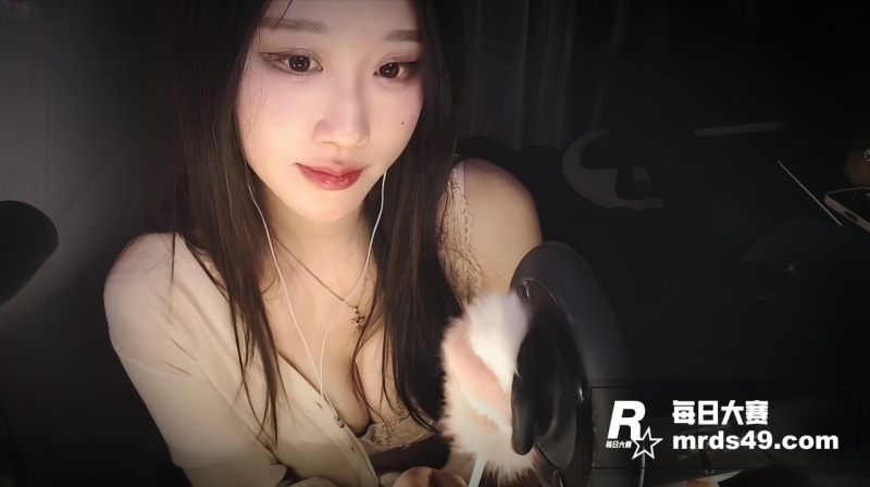 ASMR露脸声控女神相关图片2