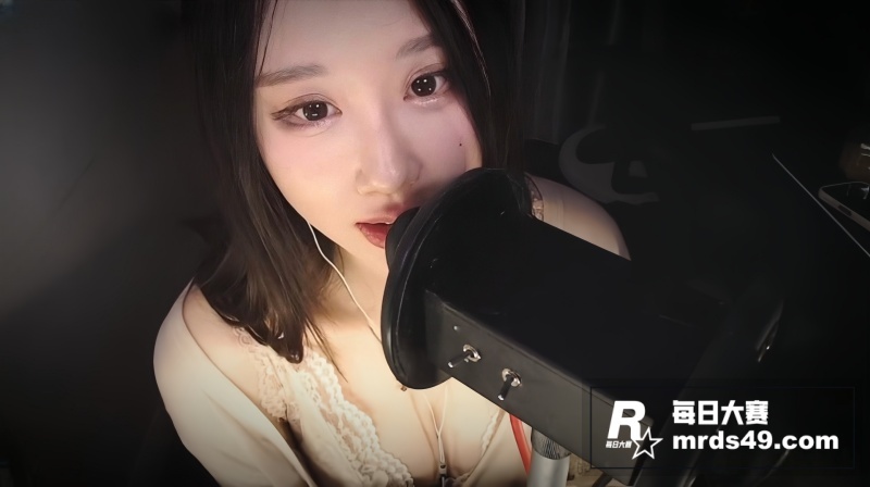 ASMR露脸声控女神相关图片3