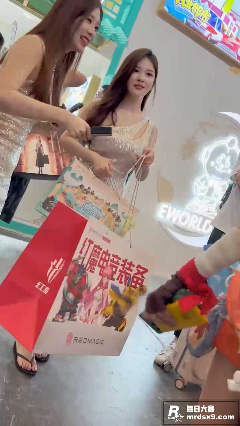 大神抄底高颜电竞模特相关图片2