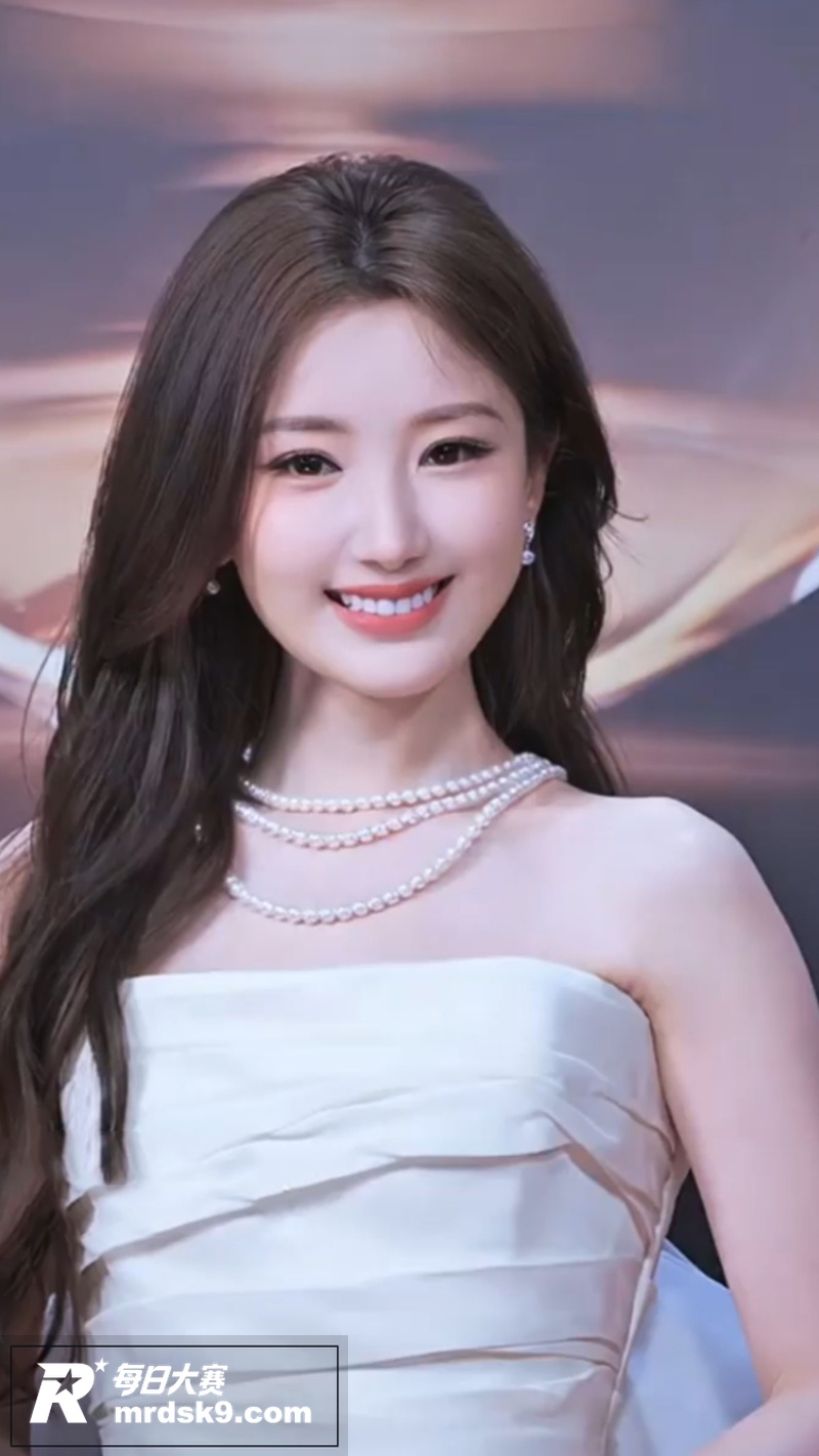 AI脱衣爆改美女明星相关图片1