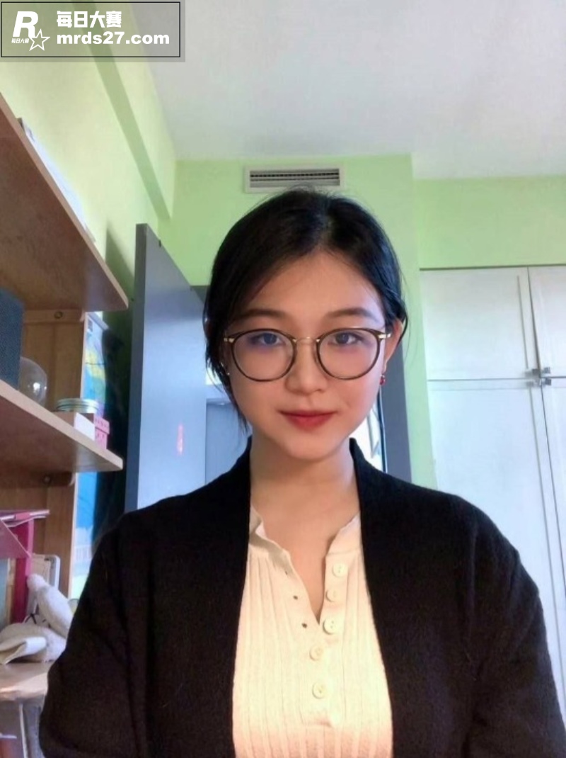 四川高颜值巨乳反差女相关图片1