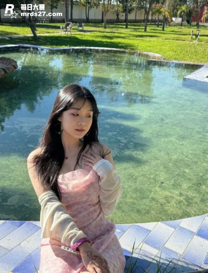 四川高颜值巨乳反差女相关图片4