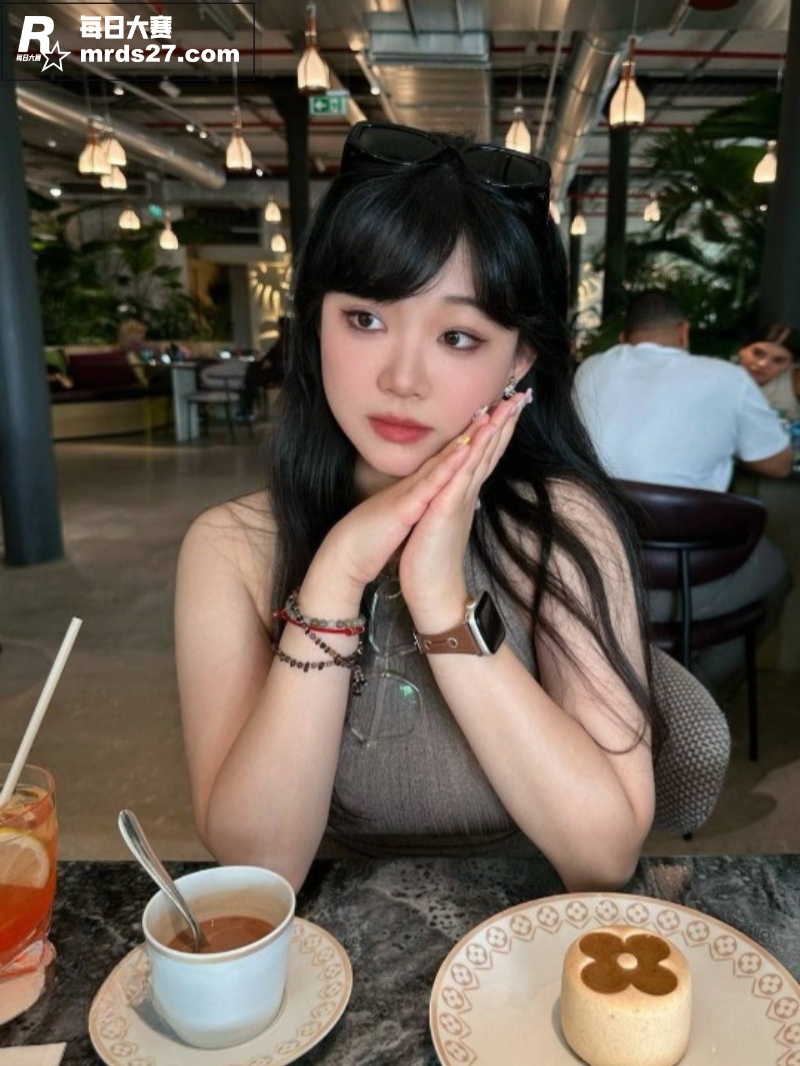 四川高颜值巨乳反差女相关图片9