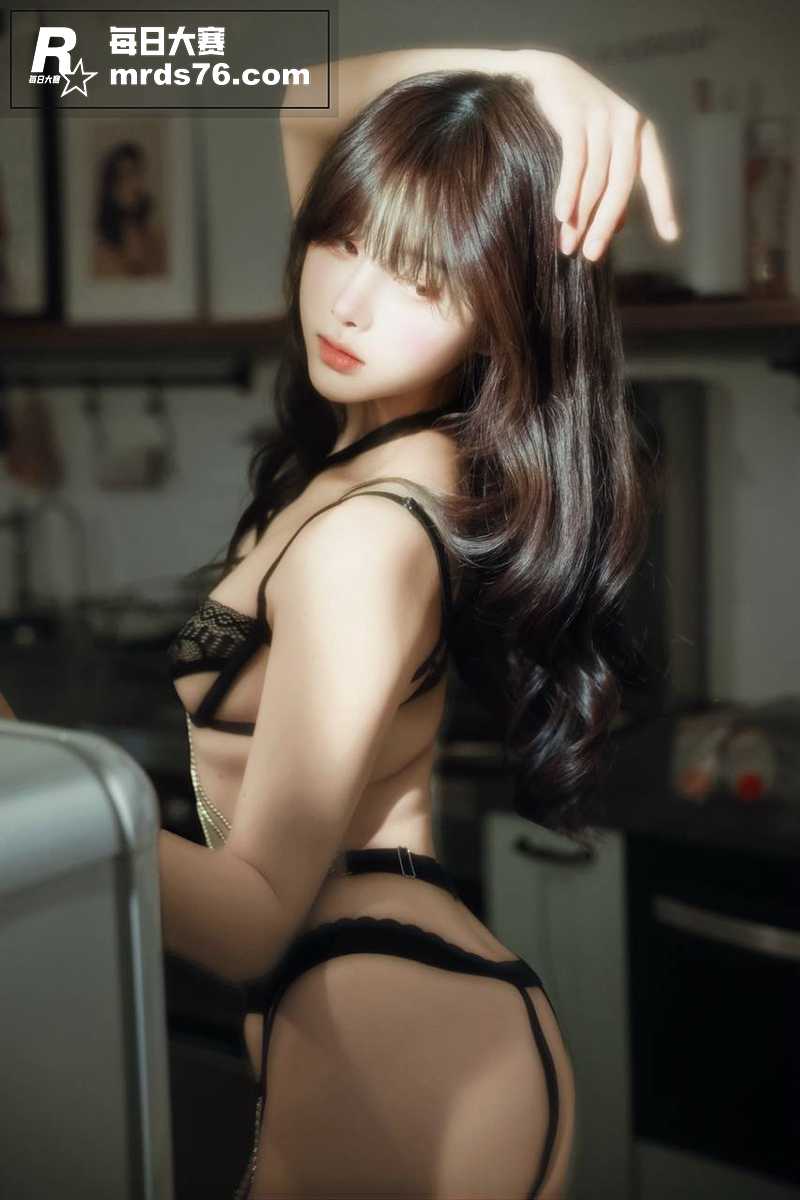 推特高颜值阿黑颜女神相关图片2