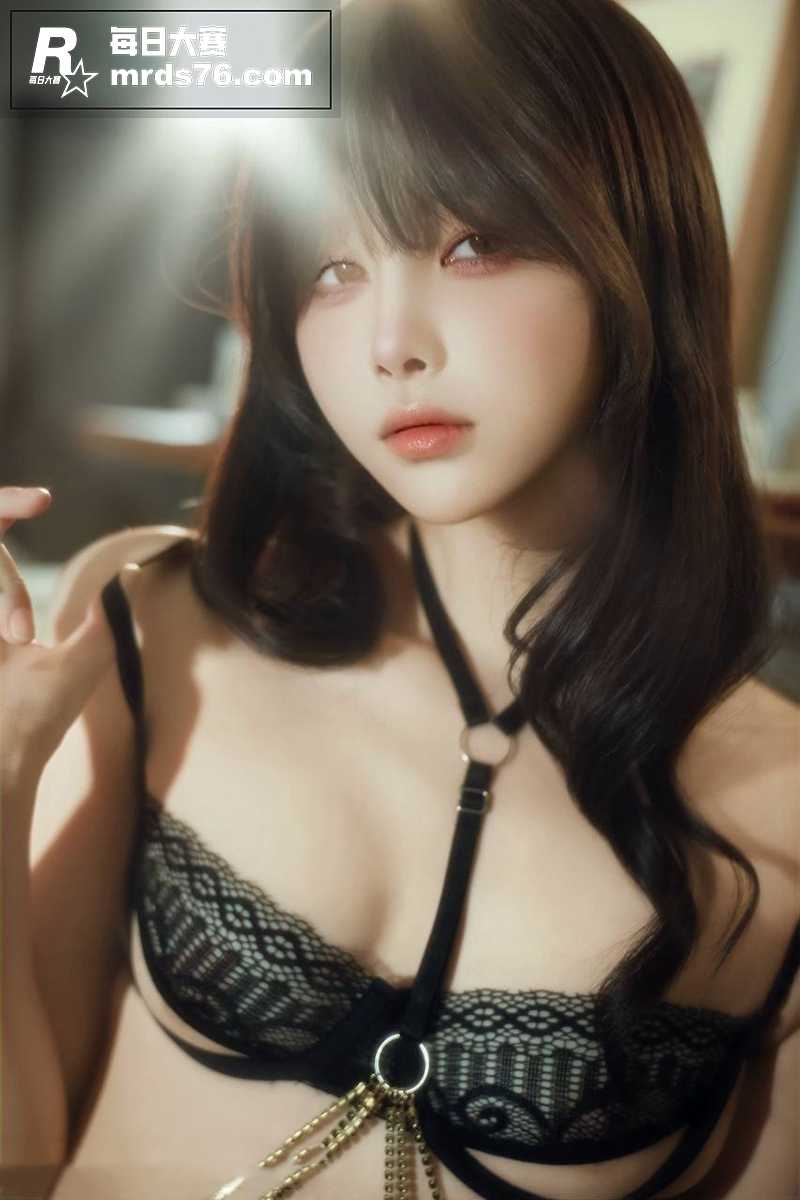 推特高颜值阿黑颜女神相关图片10