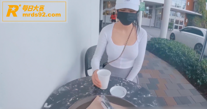 Fansly极品巨乳相关图片1