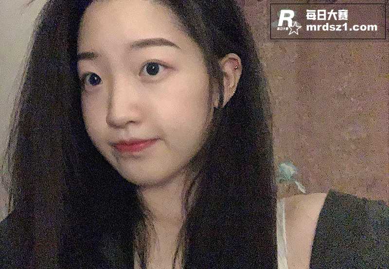高颜值清纯护士学生妹相关图片1