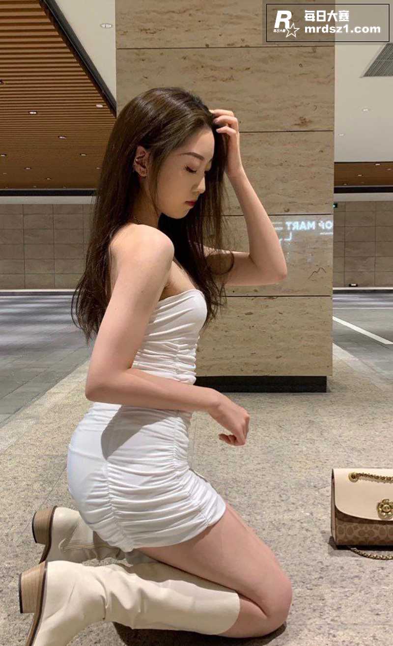 高颜值清纯护士学生妹相关图片8