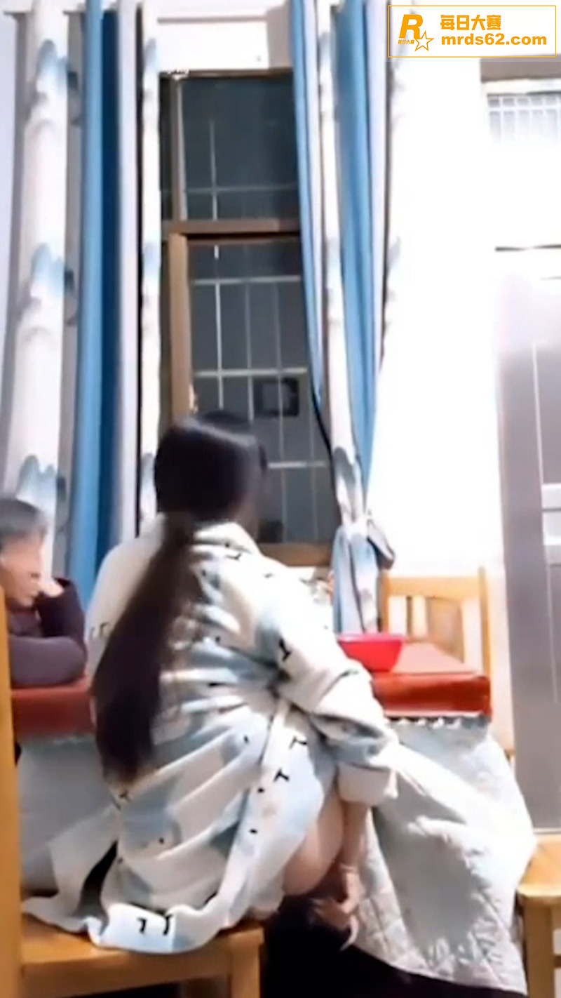 极品嫩妹为满足金主大相关图片2