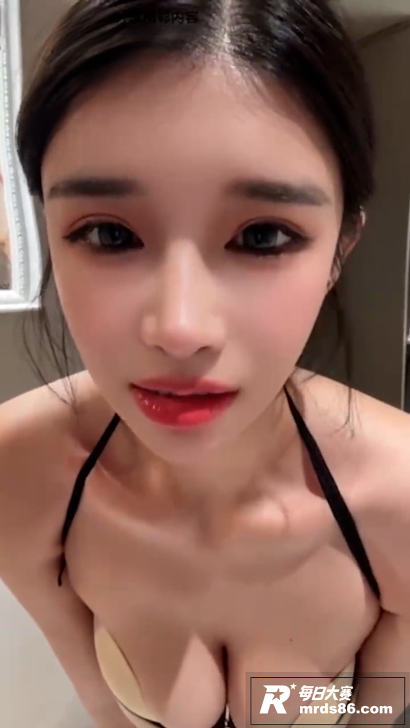 网易高颜值女神小恩雅相关图片4
