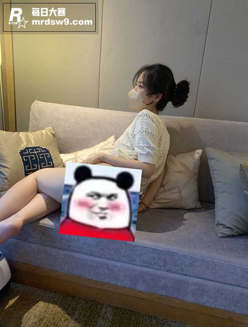 高颜值模特与男友性爱相关图片1