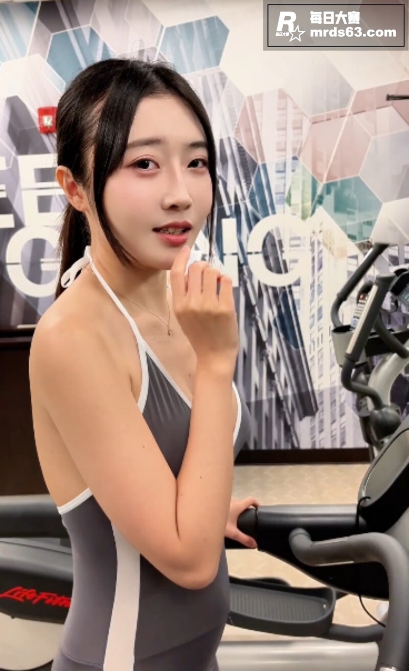 台湾高颜巨乳福利姬 相关图片2