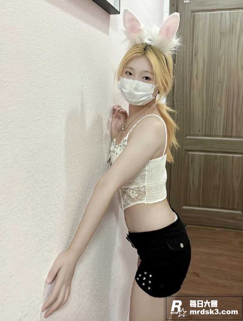 抖音高颜值网红少女 相关图片2