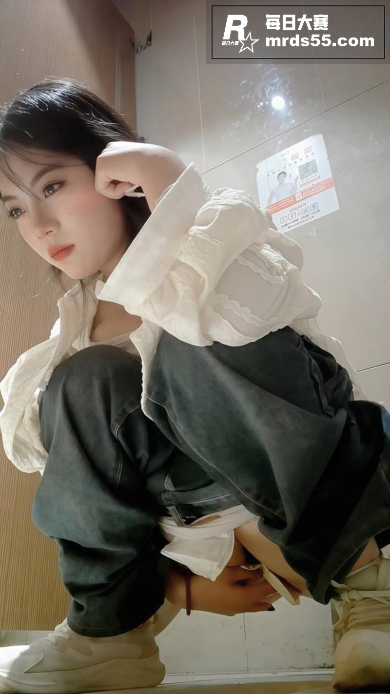 精品厕所偷拍 高颜值相关图片6