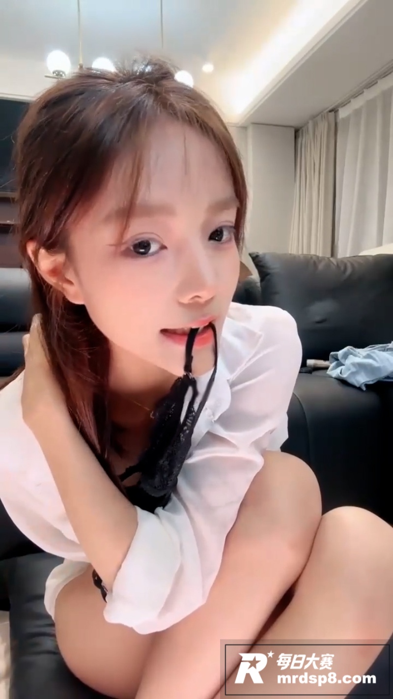 国产黄播女神 彩色的相关图片1