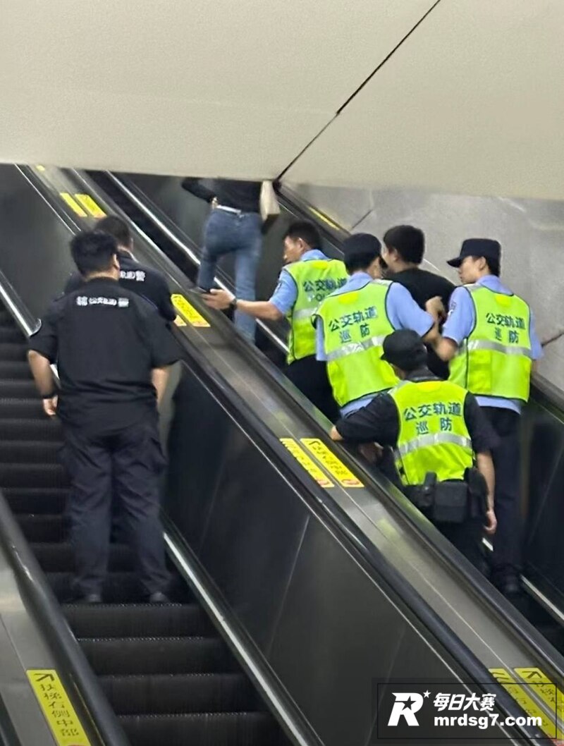 南京地铁三号线少年情相关图片1
