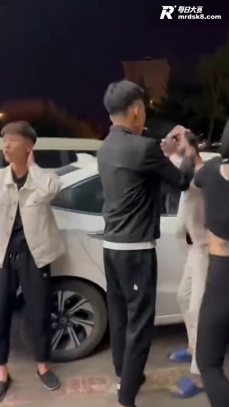 精神小妹太疯狂 找来相关图片2