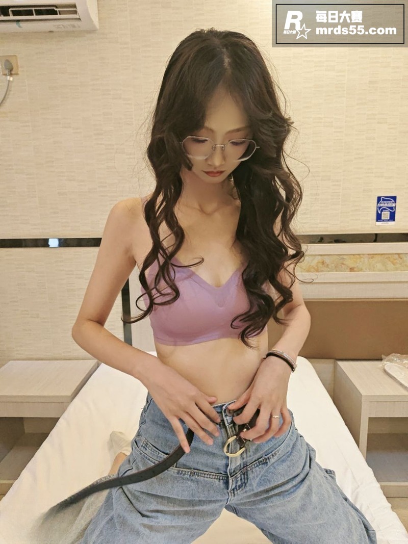 极品少数民族眼镜妹 相关图片4