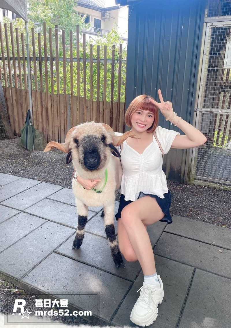极品齐刘海妹子 邓芷相关图片1