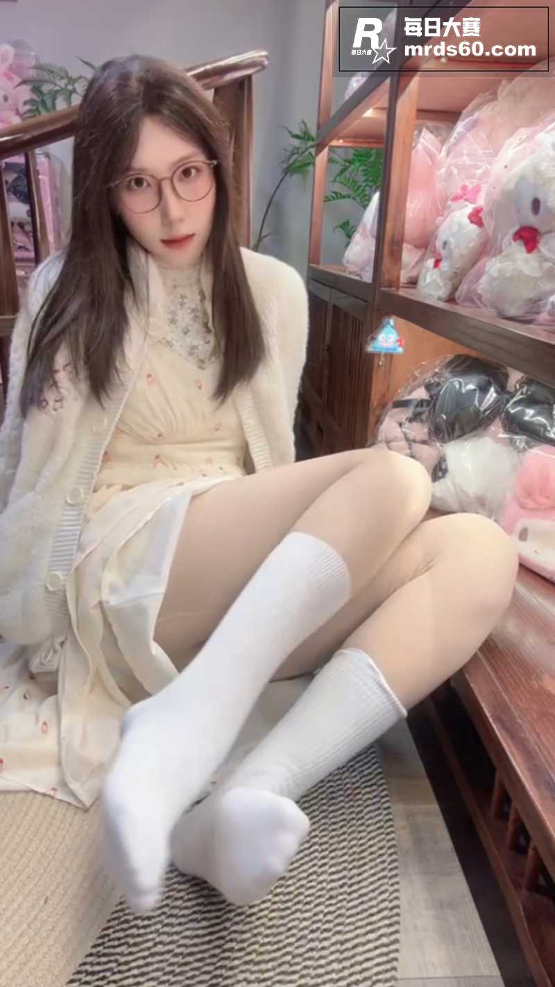 抖音百万网红足控少女相关图片3
