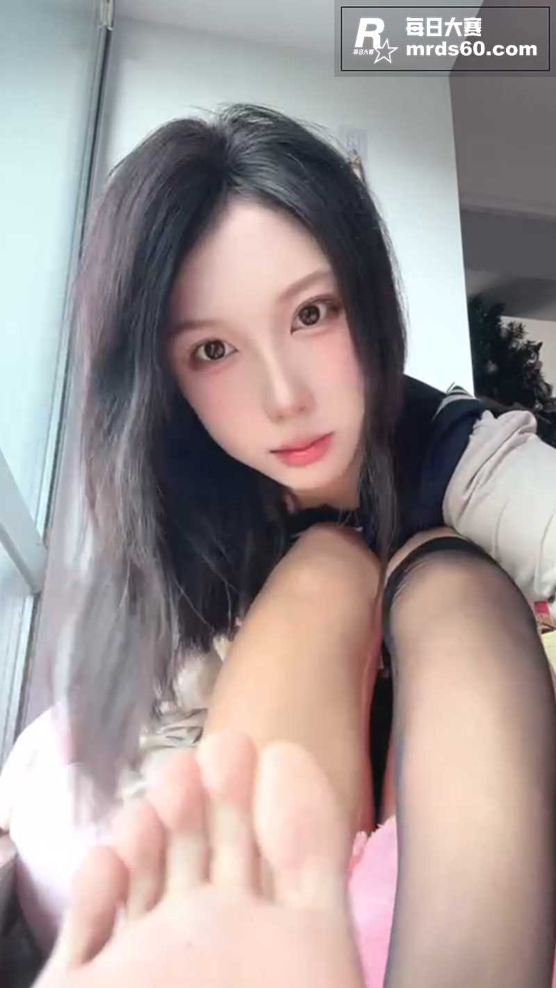 抖音百万网红足控少女相关图片5