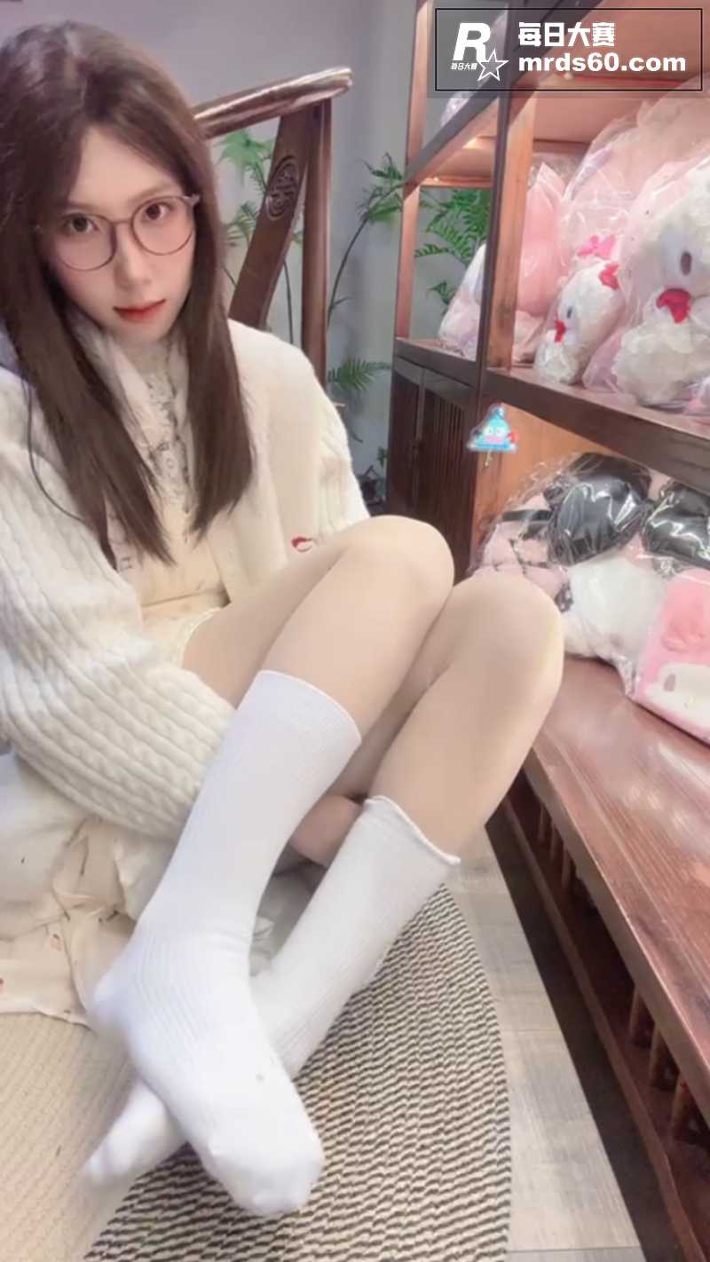 抖音百万网红足控少女相关图片12