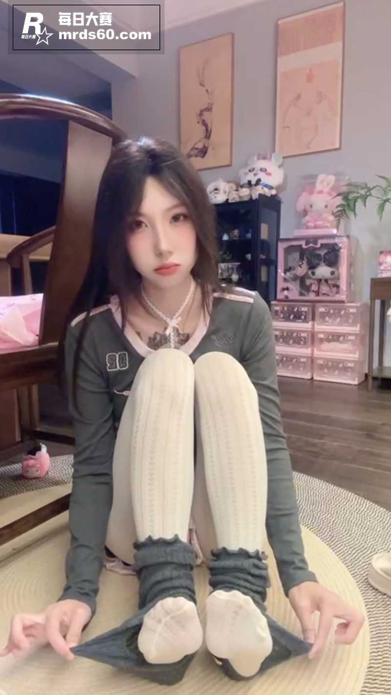 抖音百万网红足控少女相关图片13