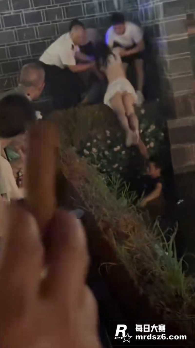 四川宜宾 小仙女跳水相关图片4