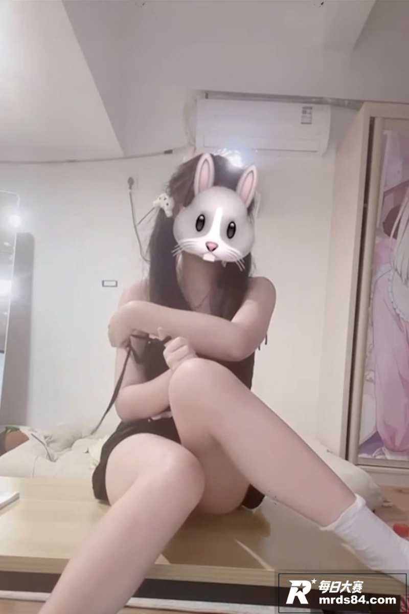 推特双马尾白虎萝莉 相关图片1