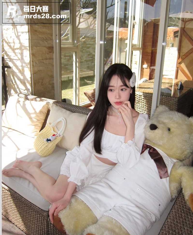 IG超高颜值清纯女神相关图片4
