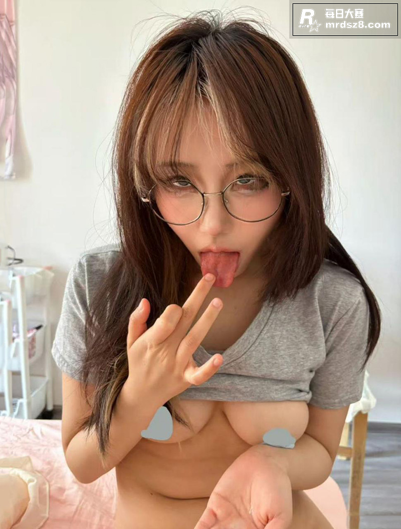 抖音极品眼镜萝莉妹 相关图片7
