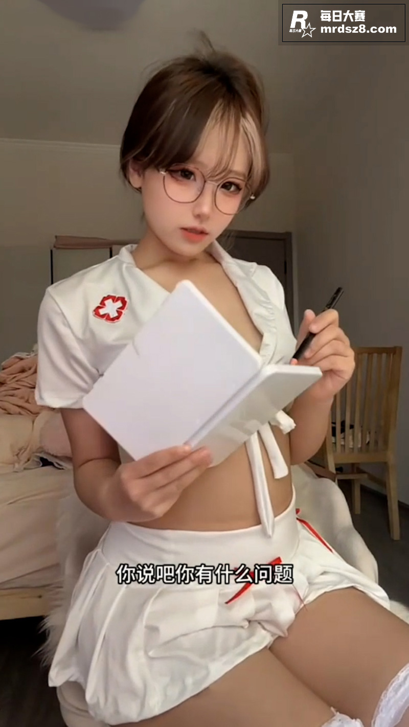 抖音极品眼镜萝莉妹 相关图片13