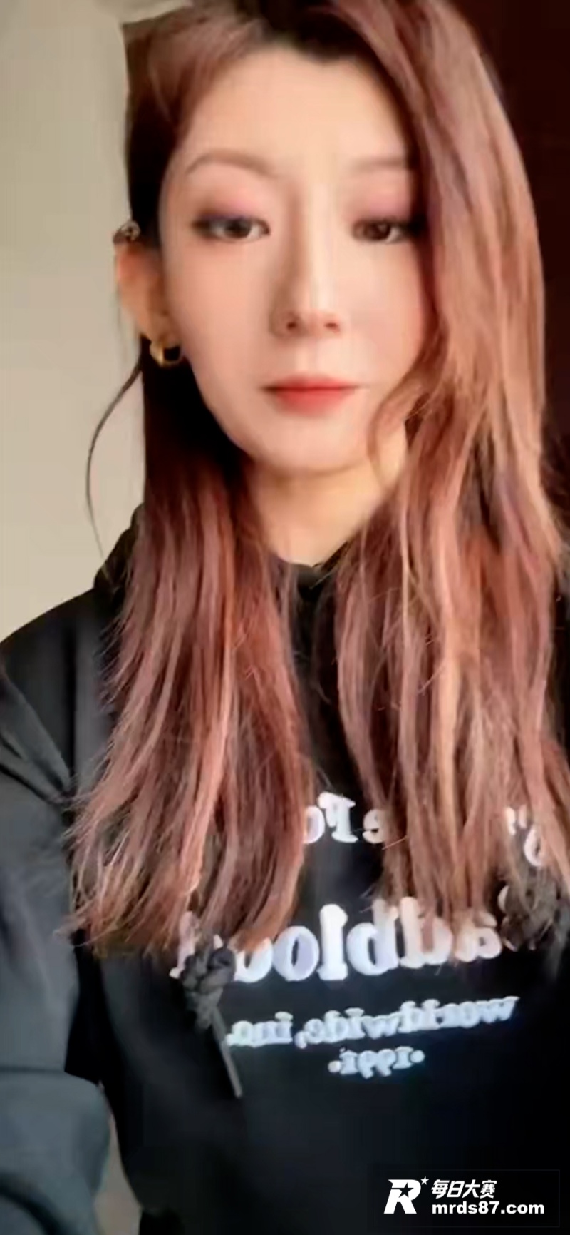 推特重口女王 八月女相关图片1