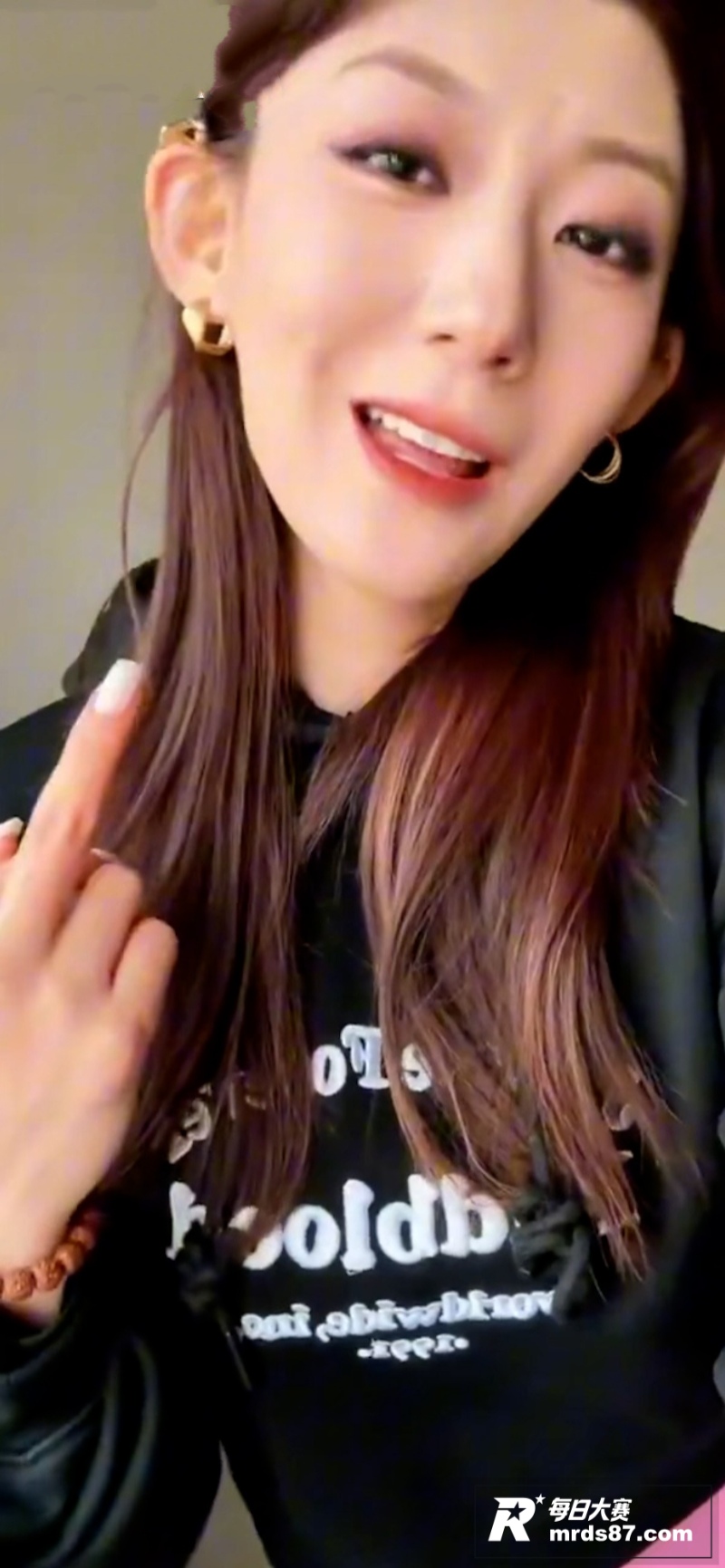 推特重口女王 八月女相关图片2