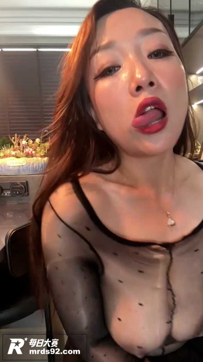 ST站巨乳肥臀主播 相关图片1